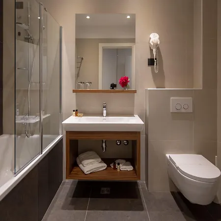 فندق مبيت وإفطار Corona B&B 4*