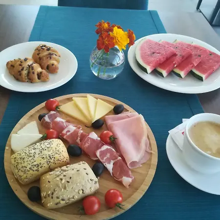 Corona B&B Bed & Breakfast 4*